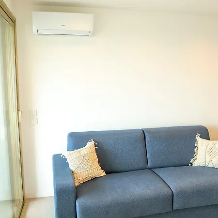 Апартаменты Luxe Center Bay 4 *